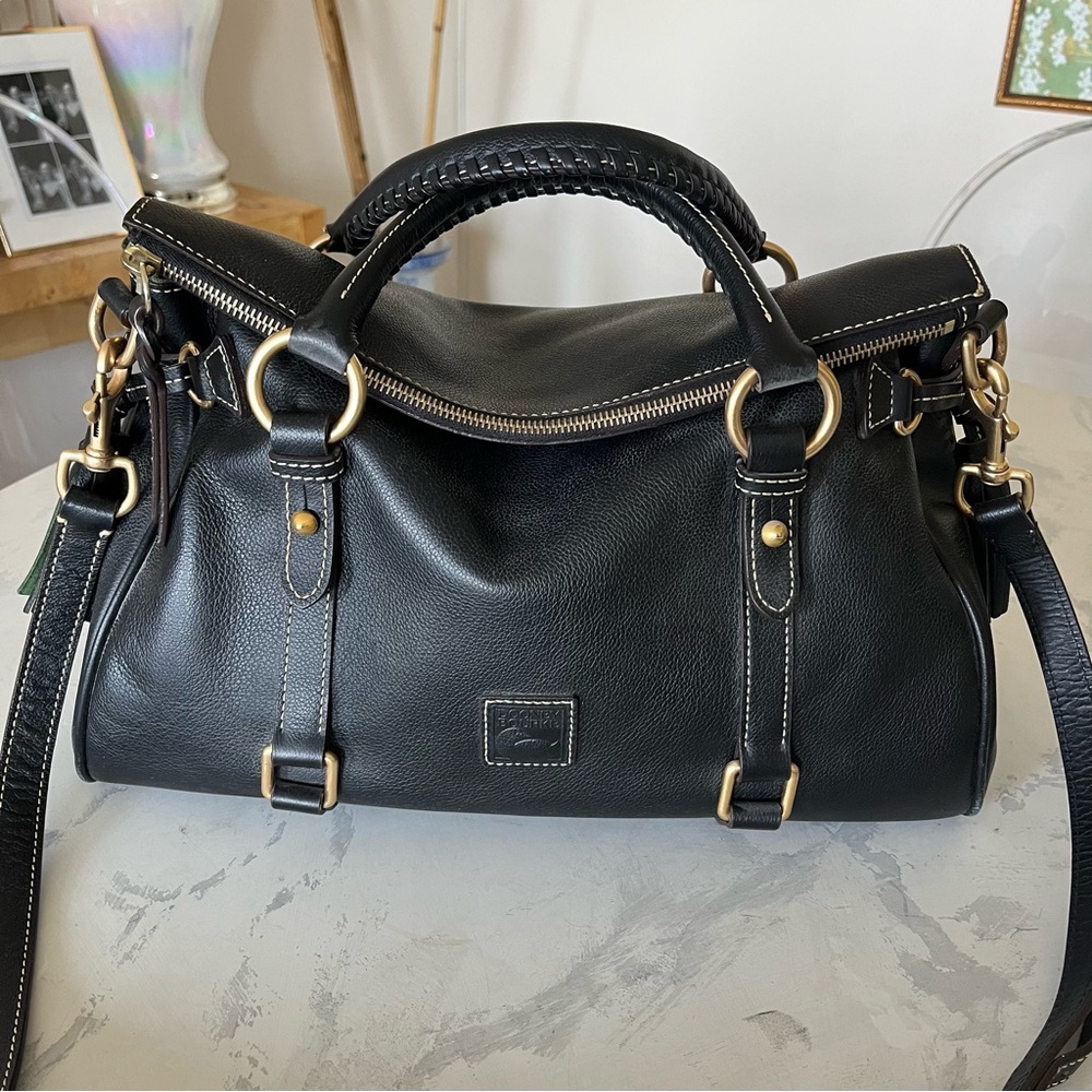 Dooney and Bourke Florentine Satchel in Black Leather with Detachable Strap